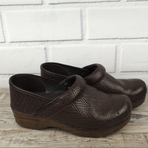 Dansko Shoes - Dansko sz 38 brown leather woven clog
